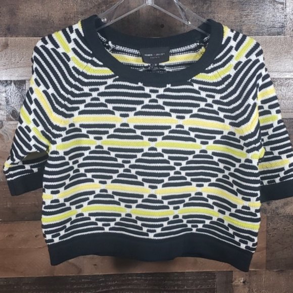 Romeo + Juliet Crop Sweater - Picture 1 of 8